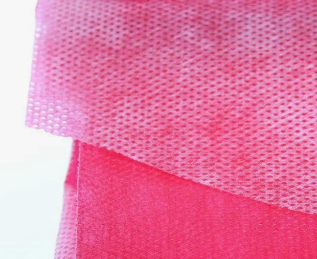 Укрывной материал (спанбонд) бело -красный 60 пл (1,6*100м) в рулоне
