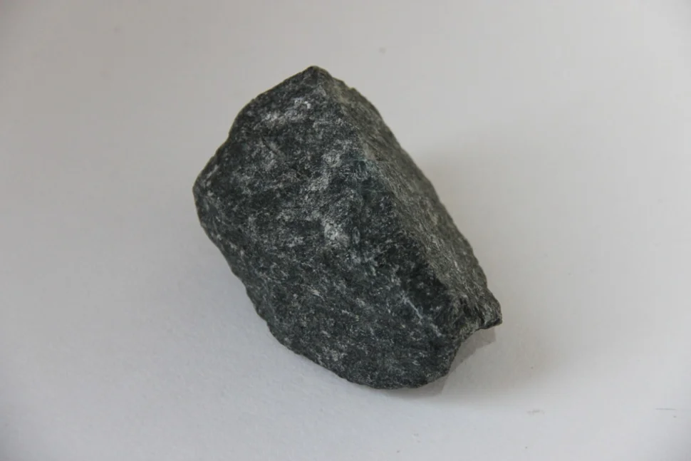 Камень Дунит колотый 20 кг (коробка)