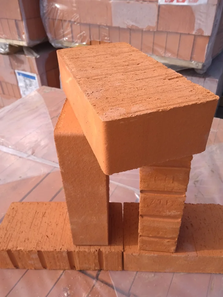 Кирпич полнотелый одинарный рядовой М250 печной Рябово ЛСР 250х120х65 мм Череповец (5100шт/фура)