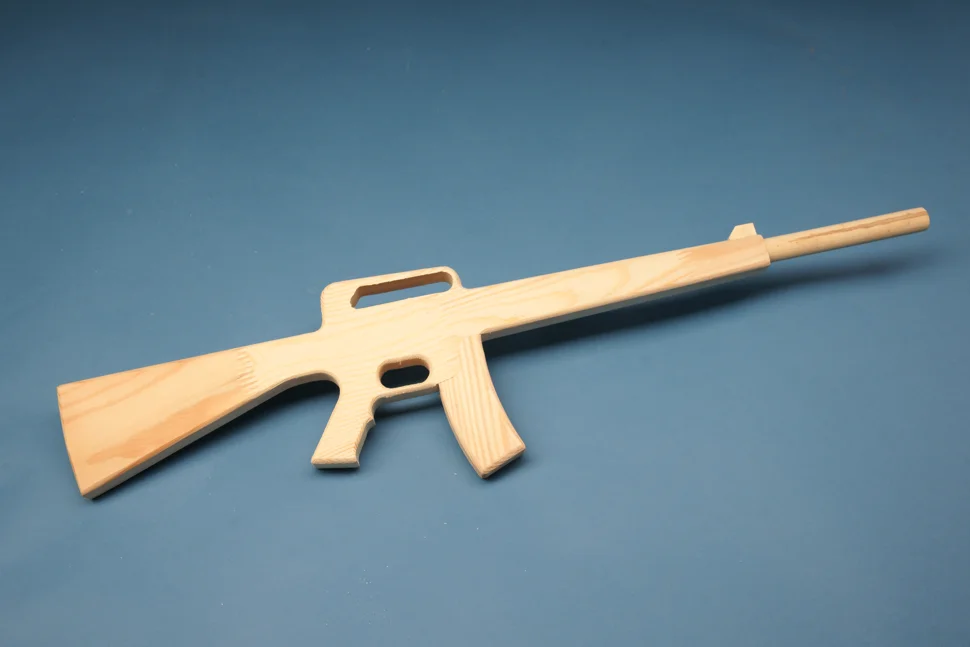 Изделие из дерева "Автомат М-16"