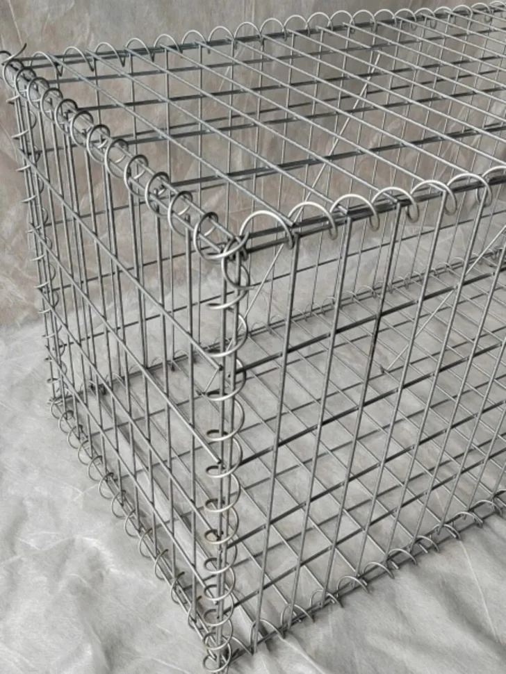 Габион из сетки ячейкой 100х50, проволока 4,8мм, 2500х1000х1200 со стяжками и сборочными спиралями
