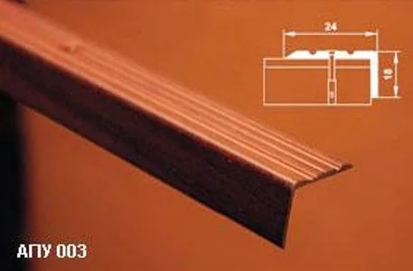 Порог АПУ 003 алюминиевый 1350*24*18 мм угловой (35 орех светлый)