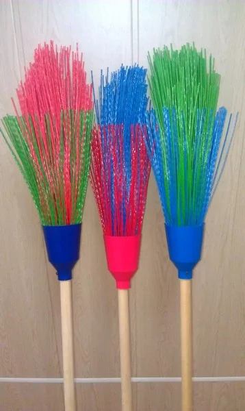 Метла круглая синтетическая "Дачная" с черенком